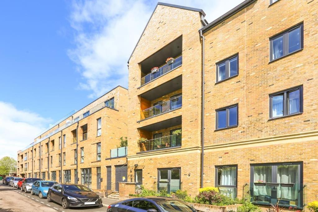 Idyllic Thames Riverside Apartment With Free Parking Isleworth Zewnętrze zdjęcie