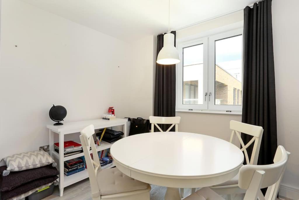 Idyllic Thames Riverside Apartment With Free Parking Isleworth Zewnętrze zdjęcie