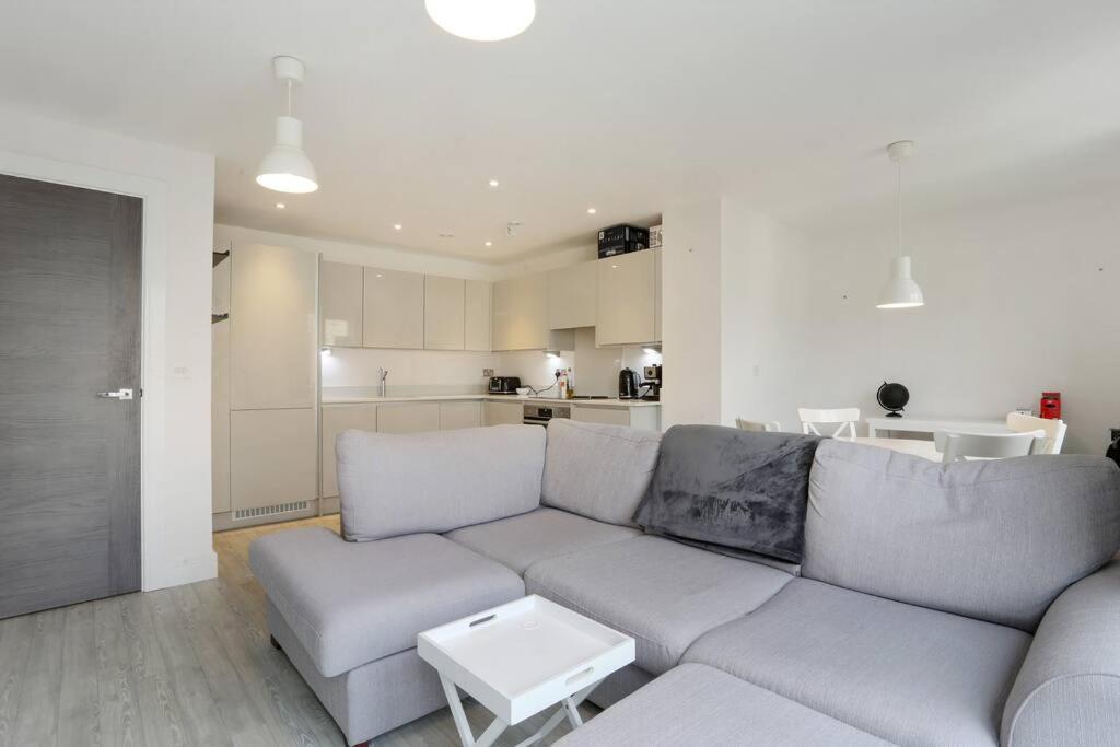 Idyllic Thames Riverside Apartment With Free Parking Isleworth Zewnętrze zdjęcie
